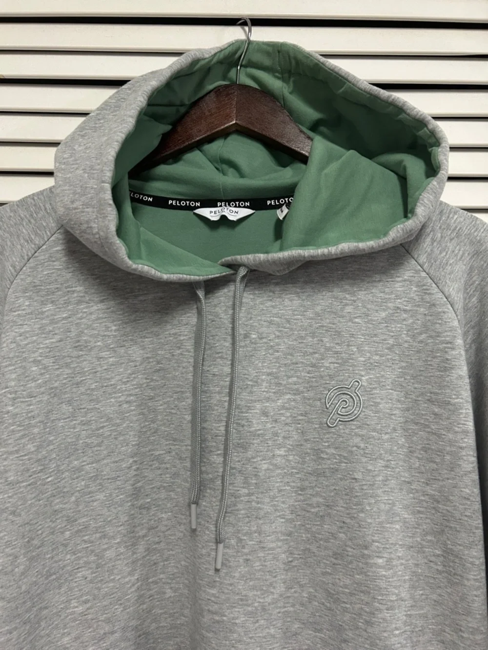 Peloton Men’s Gray Pullover with Green Hood Lining XL